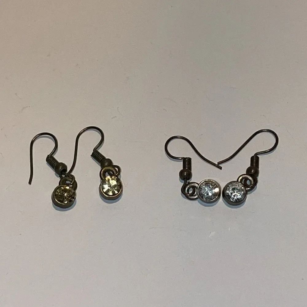 Two sets of earrings - Picture 2 of 5